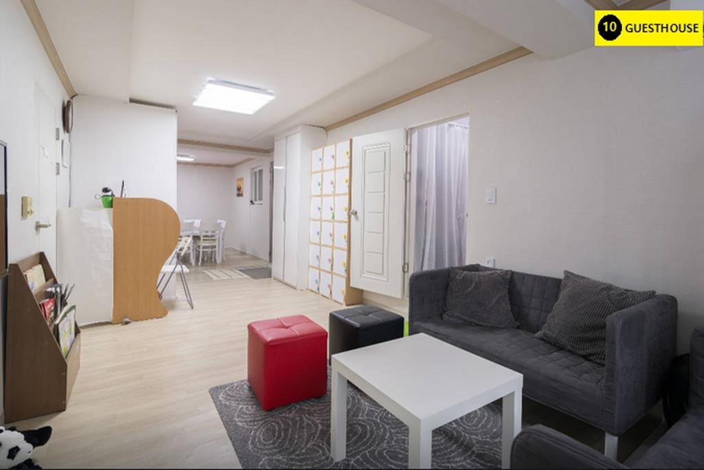 10 Guest house